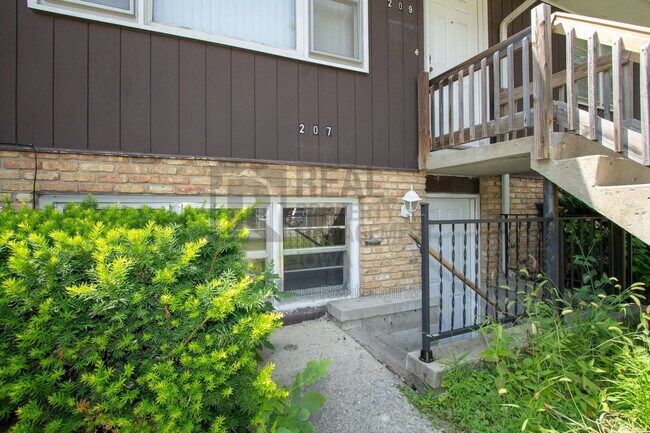 Building Photo - 207 Todd Cir