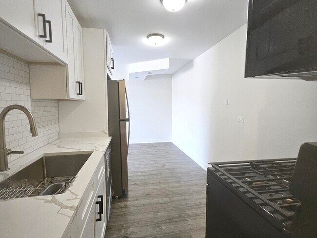 Building Photo - 1375 Rebecca Dr