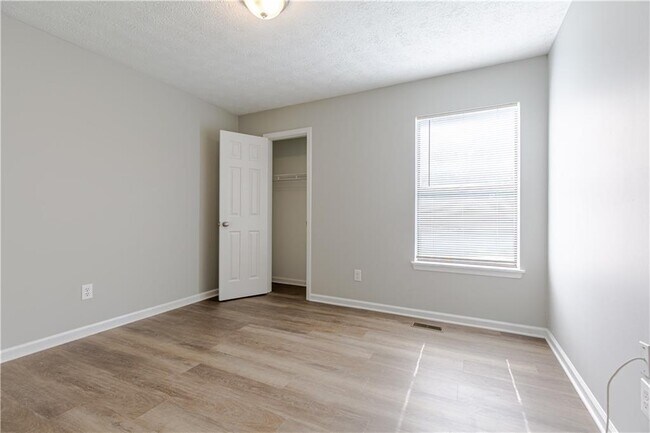 Building Photo - 409 Arnold Rd