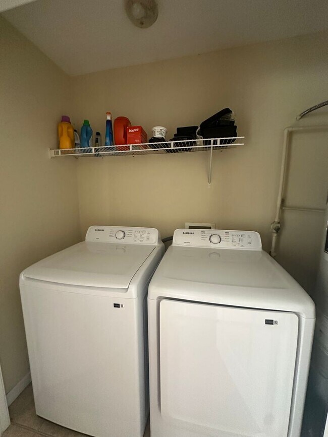 Building Photo - 2 Bedroom 2 Bathroom in gated community of the Summit