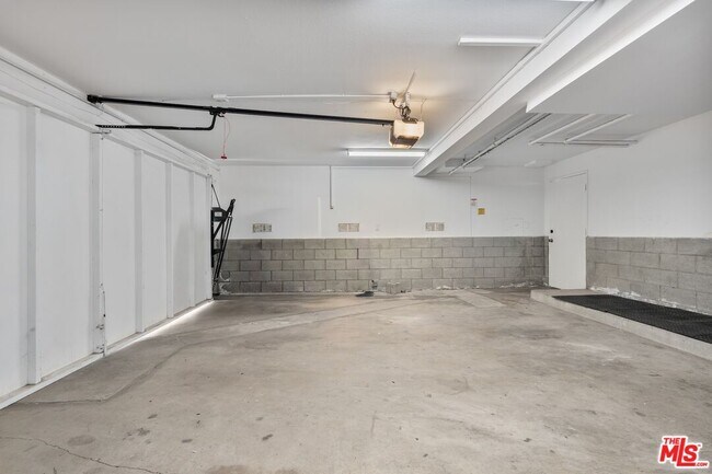 Building Photo - 114 Fleet St