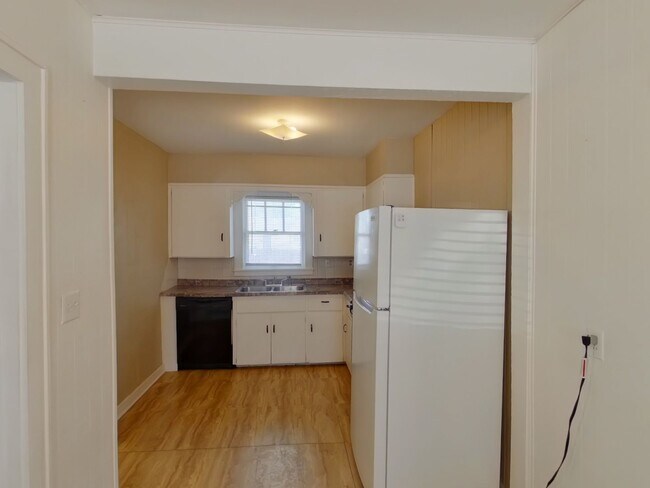 Building Photo - 806 N Terrace