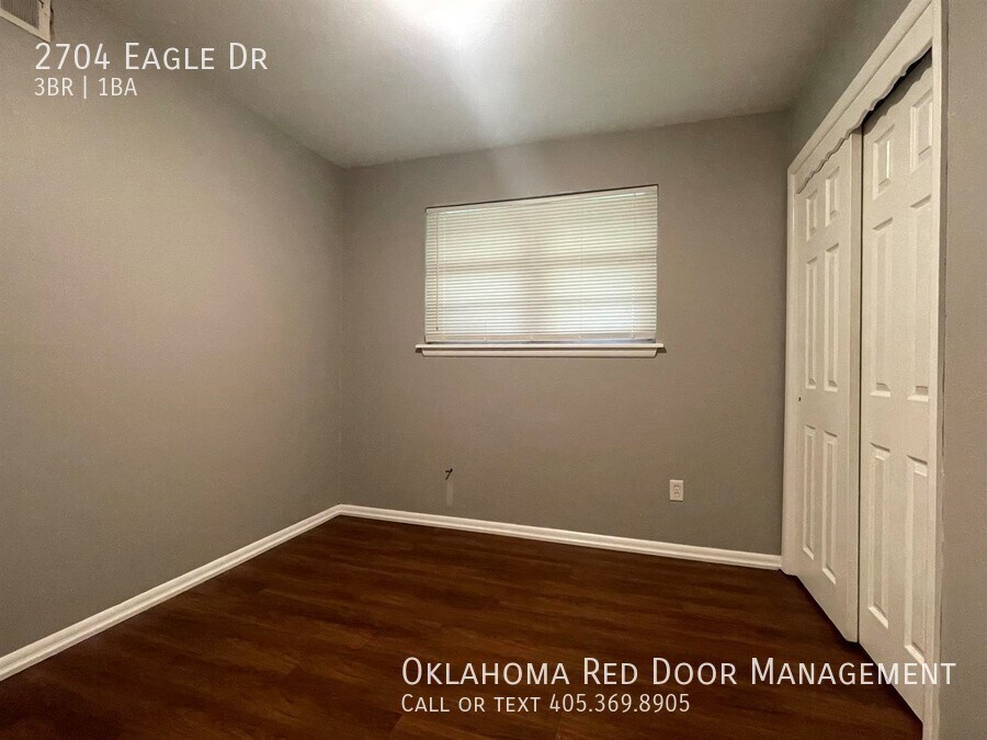 Building Photo - 2704 Eagle Dr