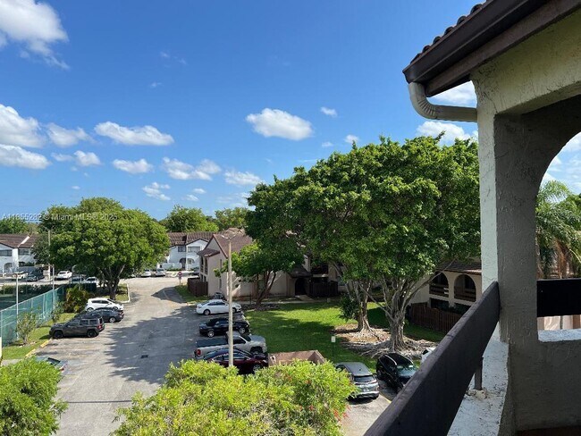 Building Photo - 8933 SW 123rd Ct