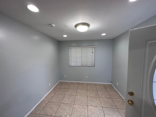 Building Photo - Charming 2 bed+1 bath + bonus office avail...