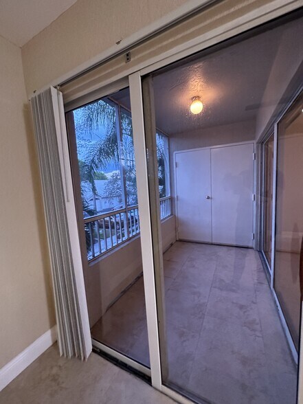 Building Photo - 2811 N Oakland Forest Dr