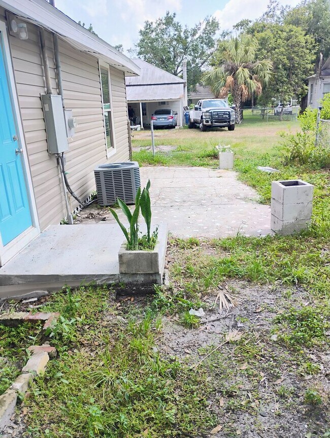 Building Photo - Completely Remodeled Home