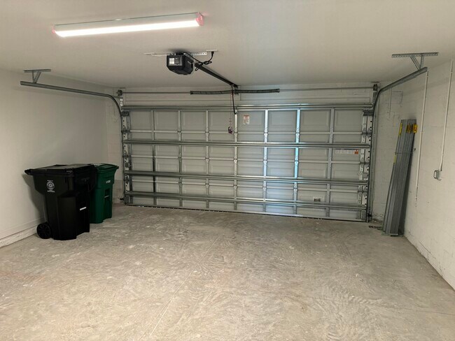 Building Photo - 10468 NW Suncrest Lp