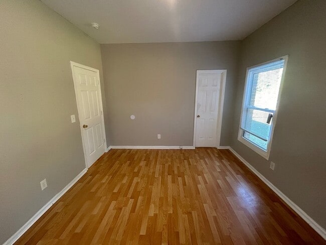 Building Photo - 10-A Willow Lane