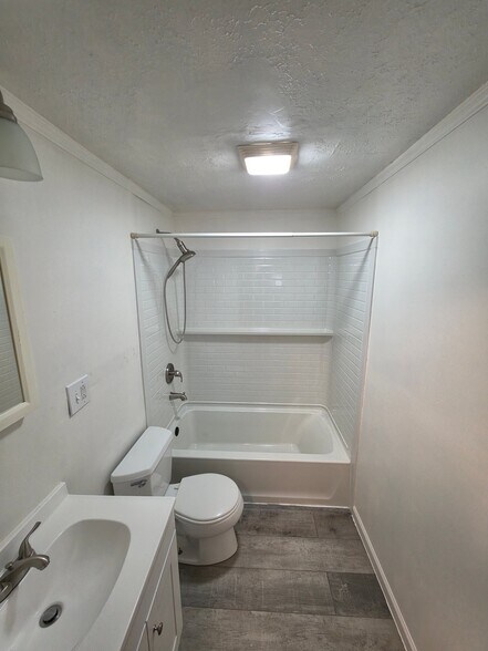 Building Photo - 1620 Gummer Ave