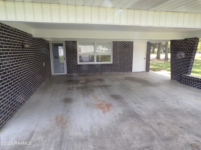 Building Photo - 208 Thoroughbred Dr