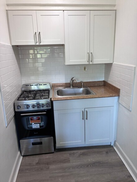 Building Photo - 801 Greenway Ct