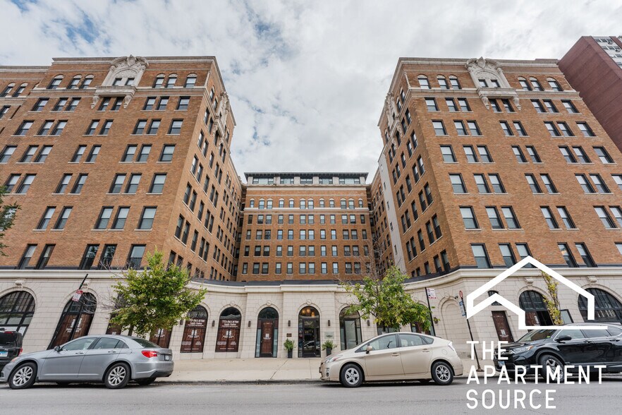 Building Photo - 5009 N Sheridan Rd