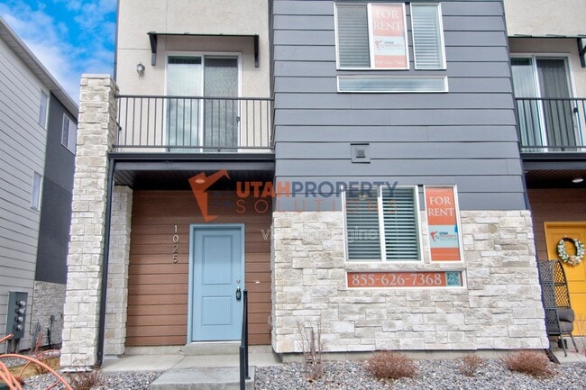 Building Photo - 1025 W 400 S