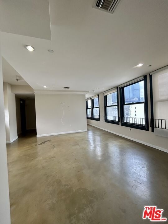 Building Photo - 315 W 5th St