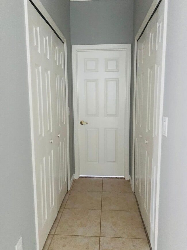 Building Photo - Beautiful 4 bed 3 bath plus Office and Pri...