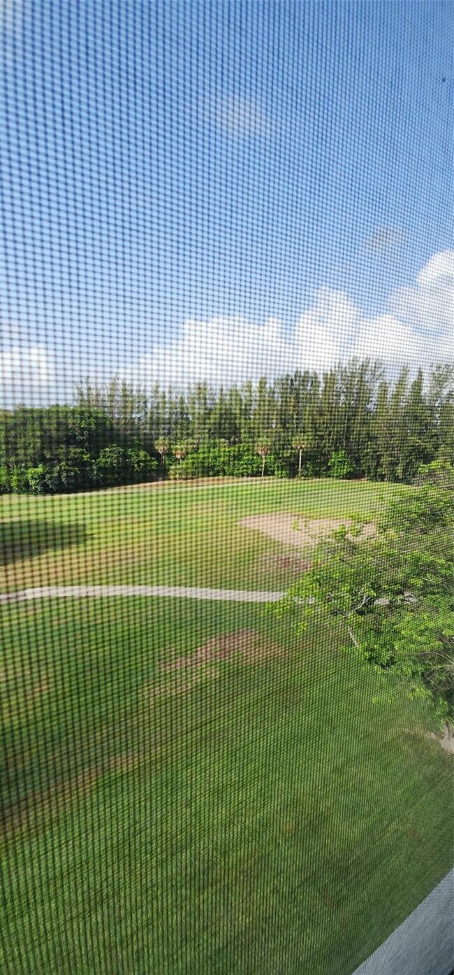 Building Photo - 3150 N Palm Aire Dr