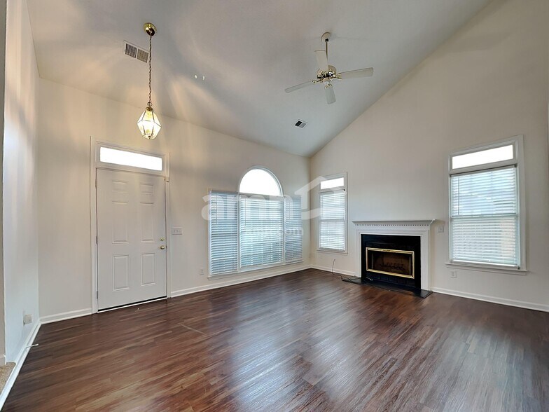 Building Photo - 29 Park Village Ln