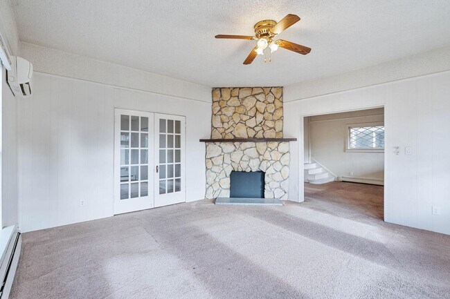 Building Photo - Charming 1-bdrm/1-bath in 1900s Victorian triplex—Prime location, shared laundry & yard