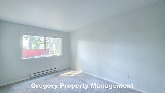 Building Photo - 9474 Woodinville Redmond Rd NE