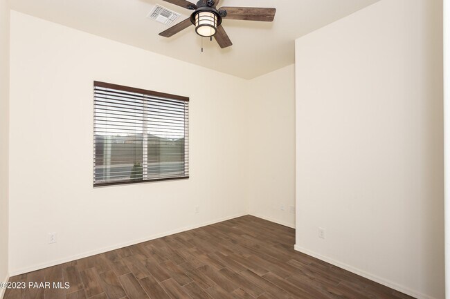 Building Photo - 926 N Gomez St