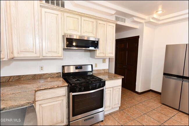 Building Photo - 7318 Corona Del Sol Dr
