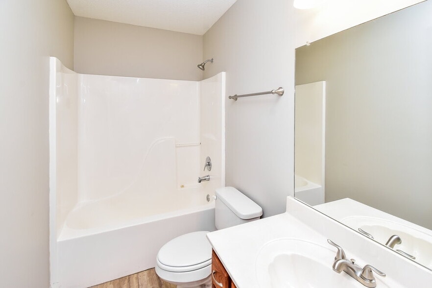 Building Photo - 13273 Sandbourne S