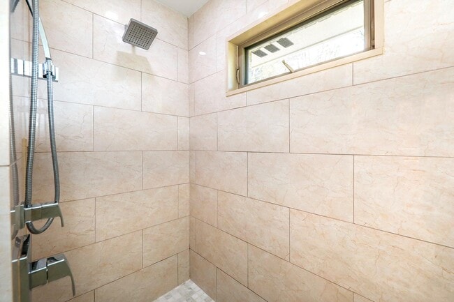 Building Photo - 503 Pine Sisken St