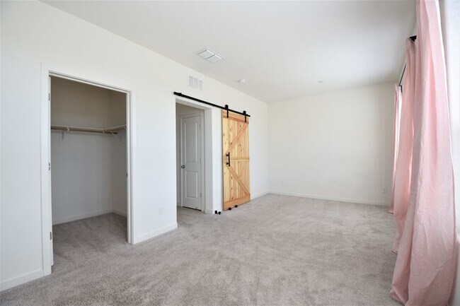 Building Photo - 3998 E Commerce Way