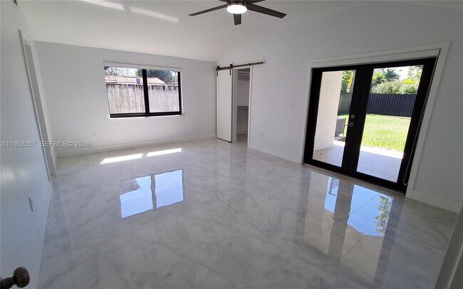 Building Photo - 216 Shadow Way