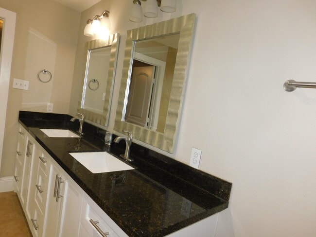 Building Photo - 4803 Forest Ct
