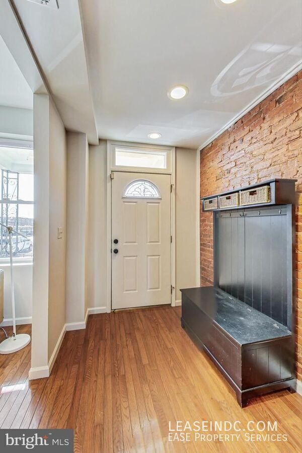 Building Photo - 535 Gresham Pl NW