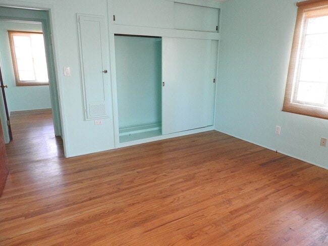 Building Photo - 2Bed 2Bath, Huge yard, PB location
