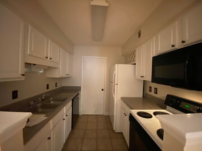 Building Photo - 5005 Wingate Way