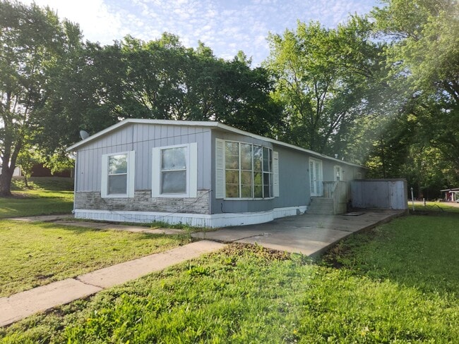 Primary Photo - Spacious 3BR, 2BTH home in Washburn Rural School District