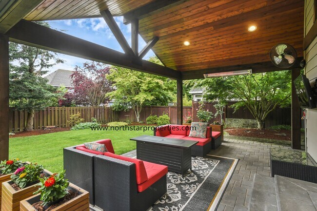 Building Photo - Lake Oswego Perfection