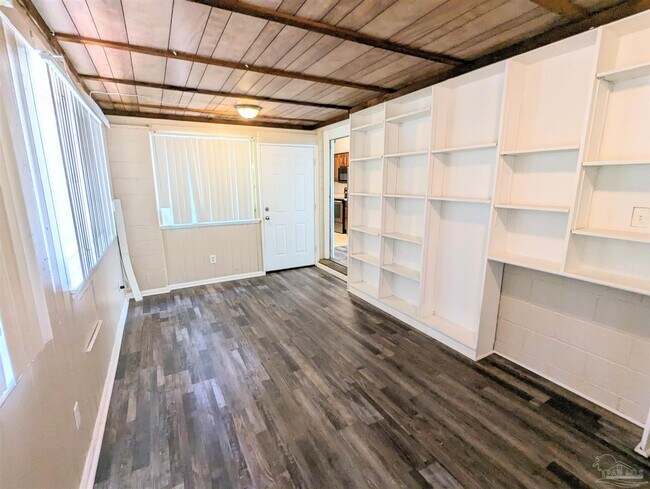 Building Photo - 9 Gentian Dr