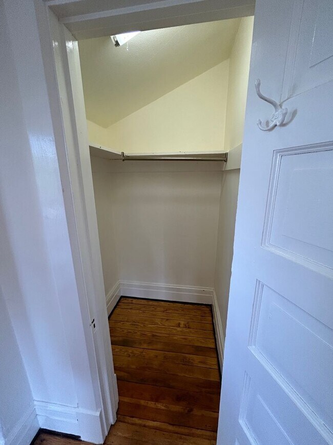 Building Photo - North AVL -  Renovated Arts & Crafts Cottage