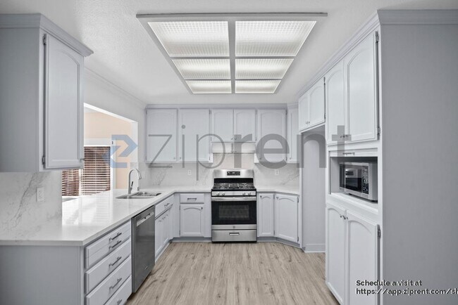 Building Photo - 8370 Parish Way