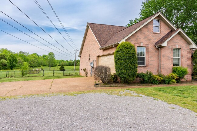 Building Photo - 3 Bed, 2 Bath, 2350sqft, 5.86acres