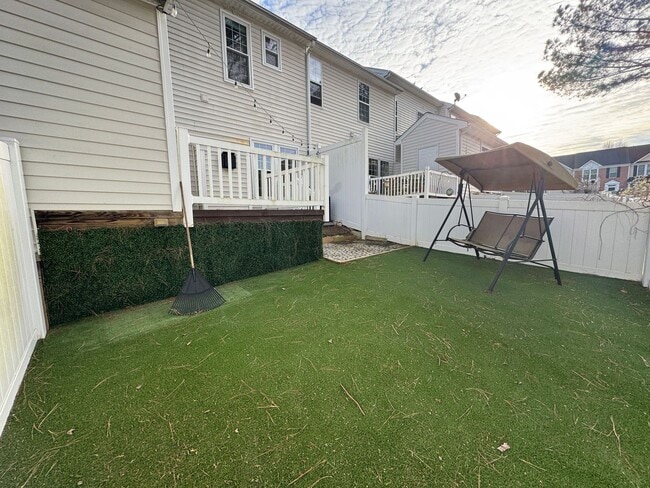 Building Photo - MOVE-IN READY!