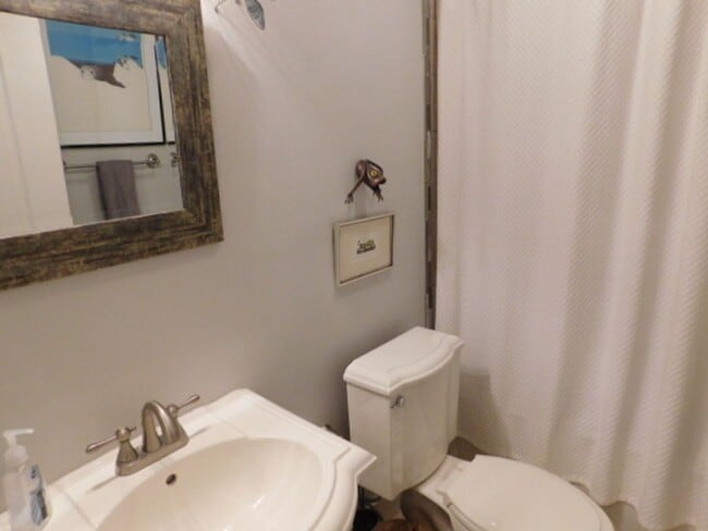 Building Photo - Spacious 2 Bedroom Home Located In Sea Pines