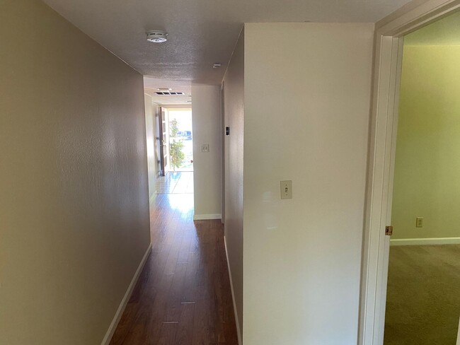 Building Photo - Quiet Sunnyvale Home