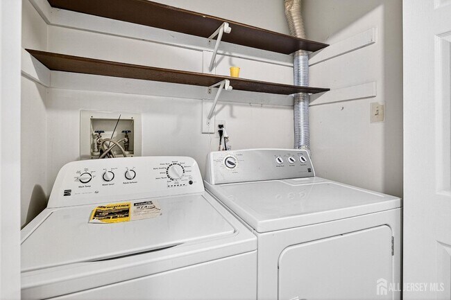 Building Photo - 70 Hampshire Dr