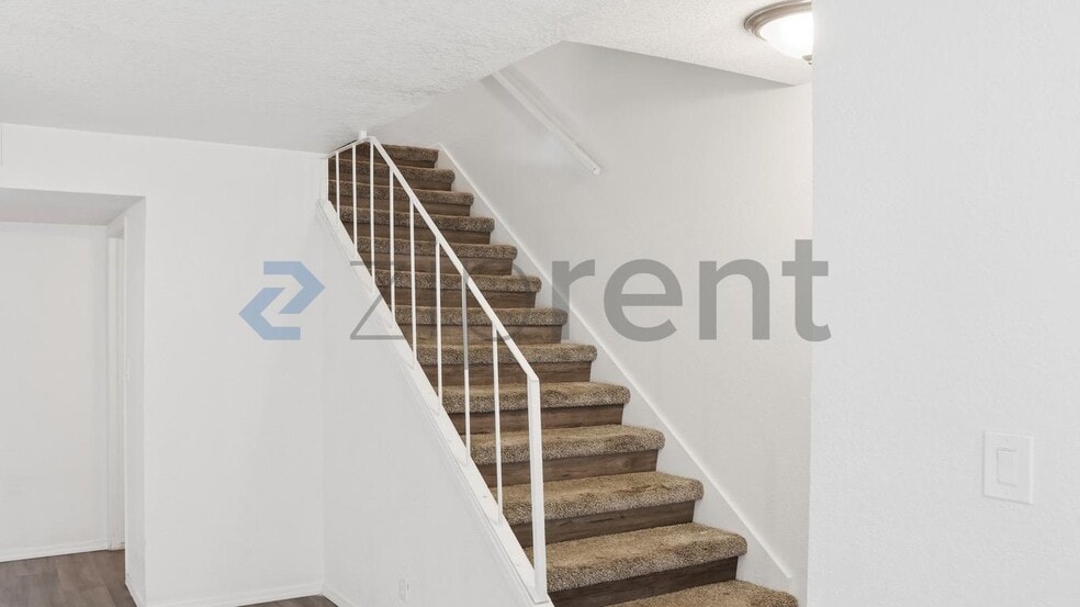 Building Photo - 5188 E Ashlan Ave