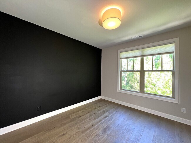 Building Photo - 4353 Parkside Pl