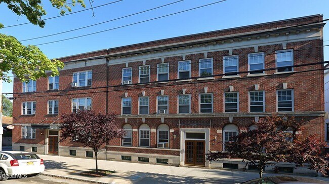Building Photo - 104 S Ferry St