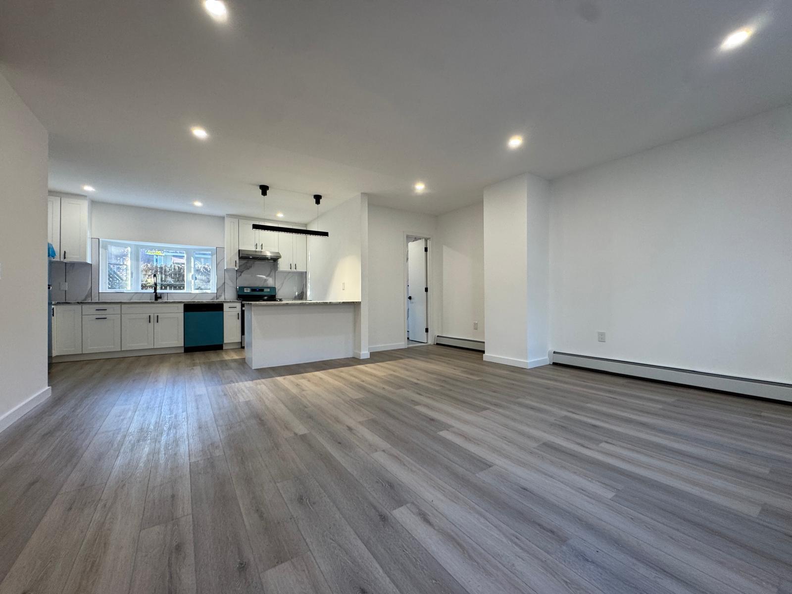 Building Photo - 198 28th St