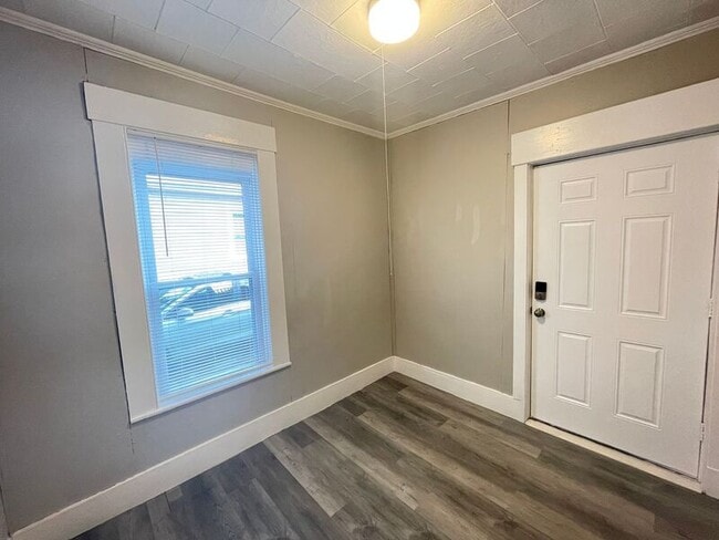 Building Photo - 325 Amherst St