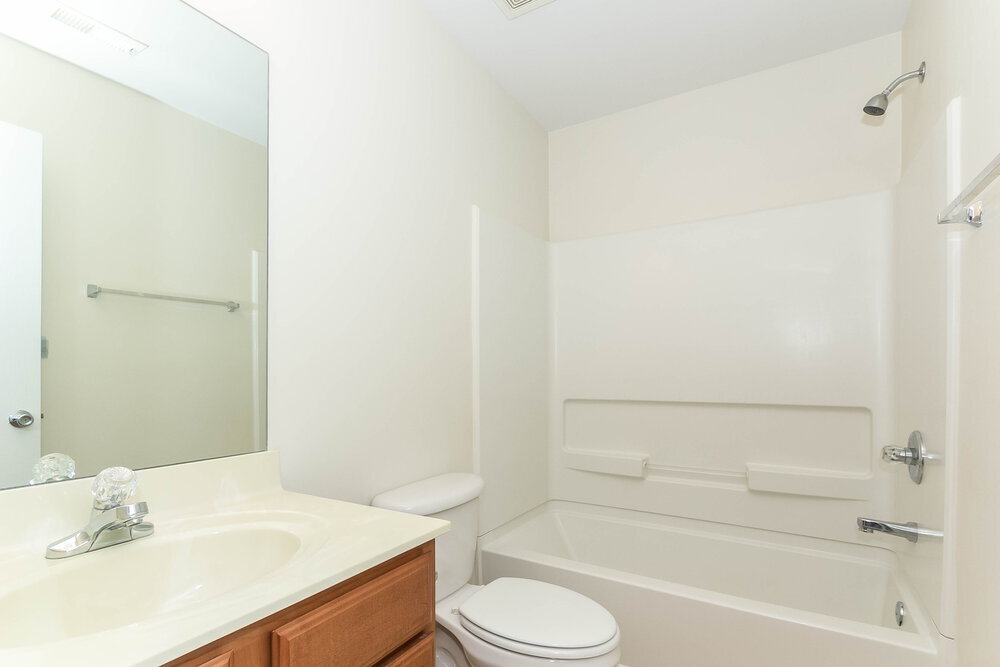 Building Photo - 250 Lantana Dr